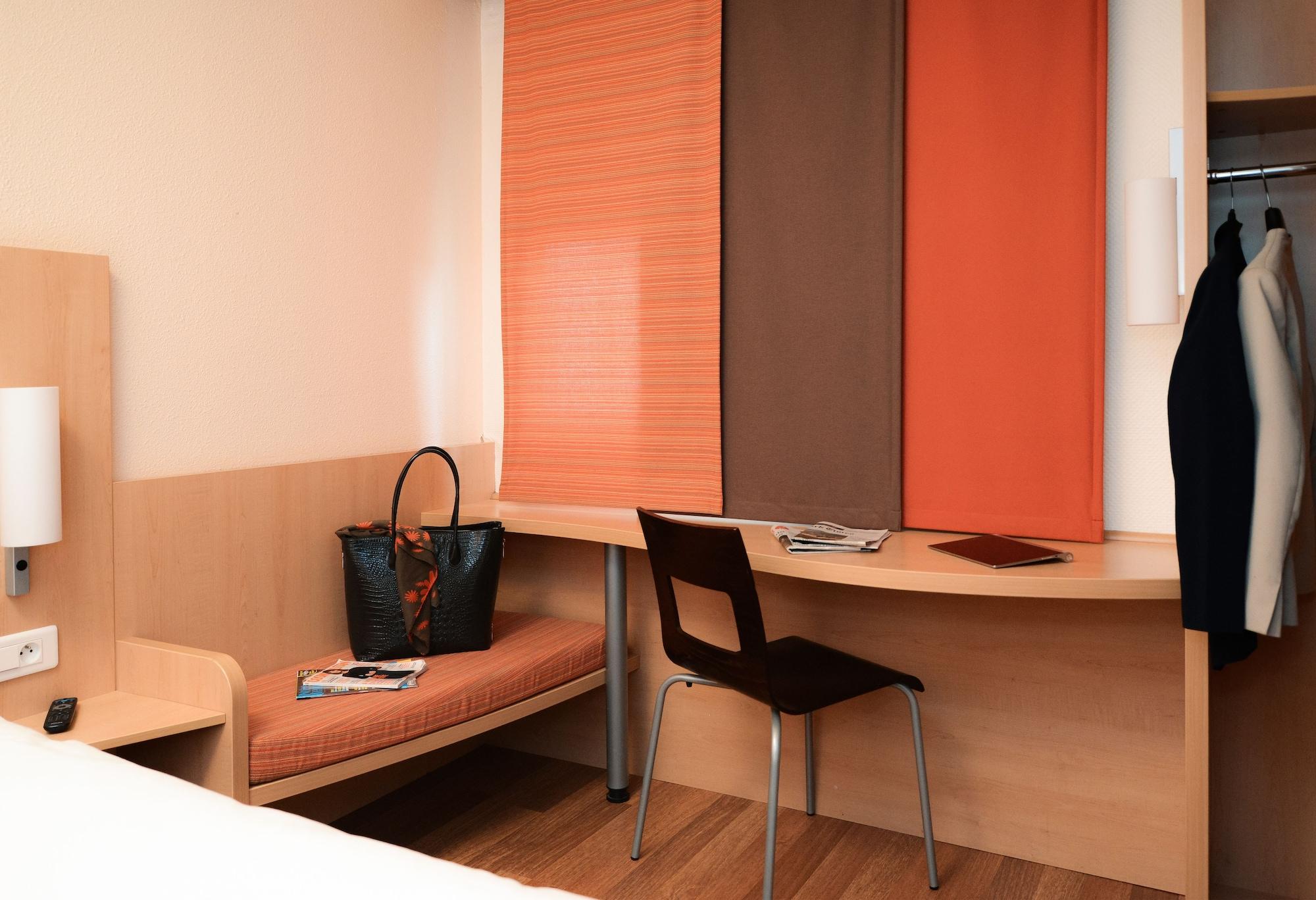 Ibis Port De Plaisance Hotel Caen Exterior photo