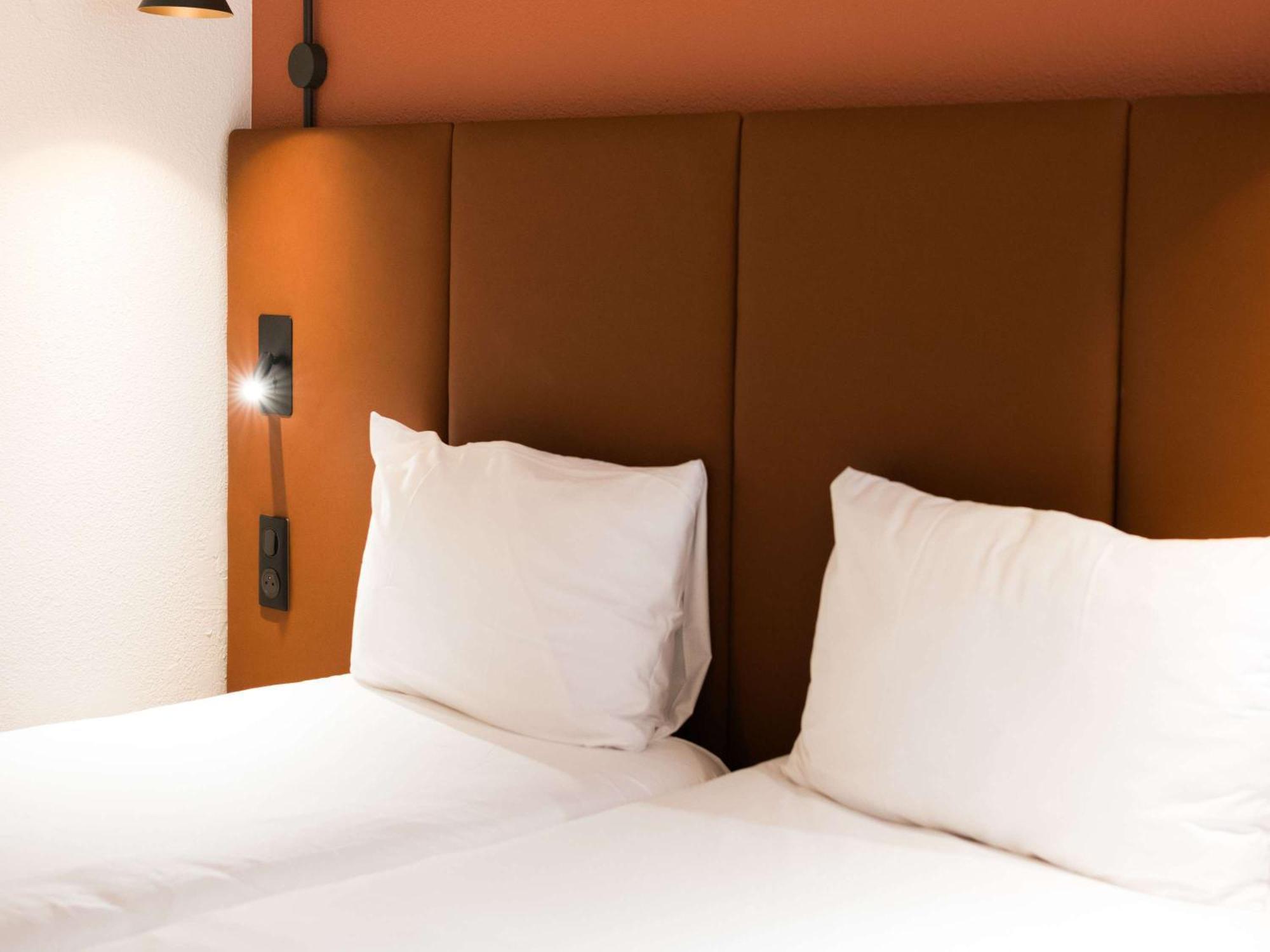 Ibis Port De Plaisance Hotel Caen Exterior photo