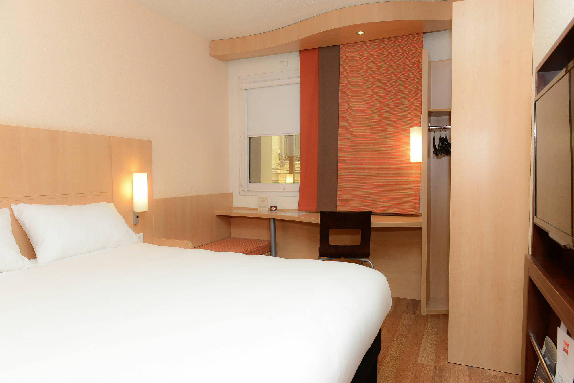 Ibis Port De Plaisance Hotel Caen Exterior photo